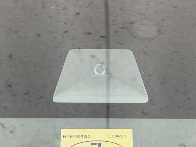 【ホンダセンシング】走行中に前方の車両等を認識し、衝突しそうな時は警報とブレーキで衝突回避と被害軽減をアシスト。より安全にドライブをお楽しみいただけます。