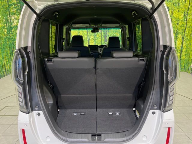 普段のお買い物や通勤、送迎等に十分な荷室スペースを確保しております。セカンドシートを倒すと、大きな荷物の積載も可能です♪