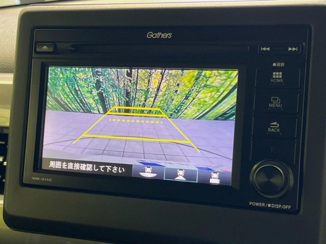 【バックカメラ】駐車時に後方がリアルタイム映像で確認できます。大型商業施設や立体駐車場での駐車時や、夜間のバック時に大活躍！運転スキルに関わらず、今や必須となった装備のひとつです！
