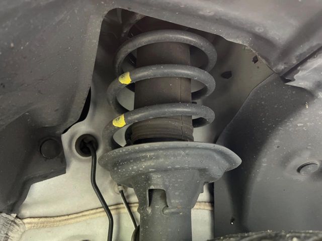 お車を安心してお乗りいただく為には、足回りの定期点検が欠かせません。サービスサポート（有償保証）では無料点検もご提供しており、安心のカーライフをお過ごしいただけるサポート体制が整っています。
