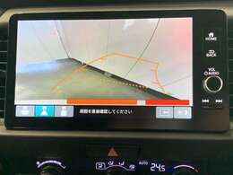 バックギアに入れるだけで自動でリヤカメラに切り替わります！車庫入れやバックが苦手な方にオススメ！