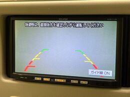 【バックカメラ】駐車時に後方がリアルタイム映像で確認できます。大型商業施設や立体駐車場での駐車時や、夜間のバック時に大活躍！運転スキルに関わらず、今や必須となった装備のひとつです！