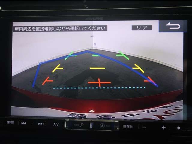 バックガイドモニターで、後方を確認しながら安心して駐車することができます。運転初心者も熟練者も必須の機能ですよ！
