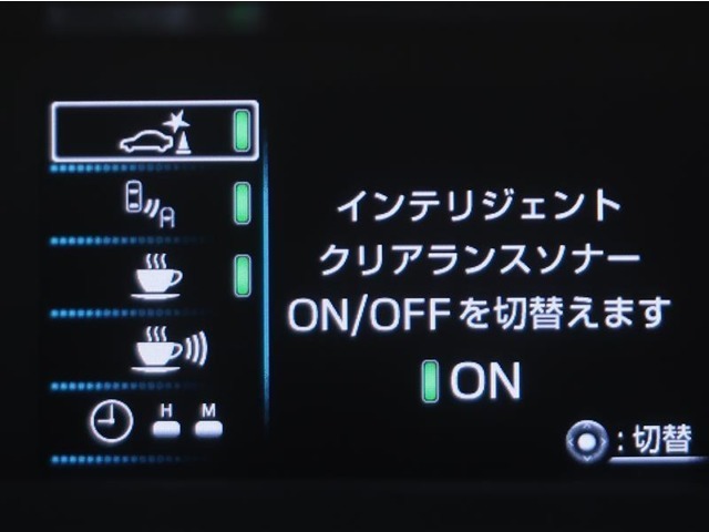 サポカーSとは、緊急ブレーキに加えて、高齢者に多いと言われている踏み間違い事故防止をサポートする機能です。詳しくは販売店スタッフまでおたずねください。
