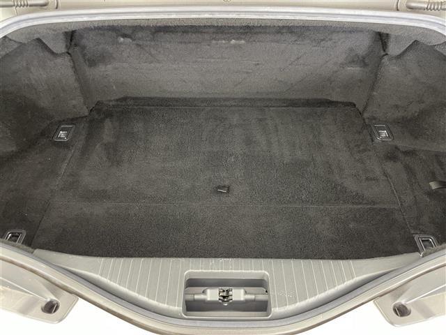 【トランク】積み込みやすくて、たっぷり積める荷室です。シートアレンジできるものは、乗車人数と荷物の量や大きさによってシートを動かすことができるので、より快適なドライブが可能です！
