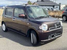 室内展示場を完備しておりますので、天候の悪い日でもゆっくりと車両をご覧下さい。