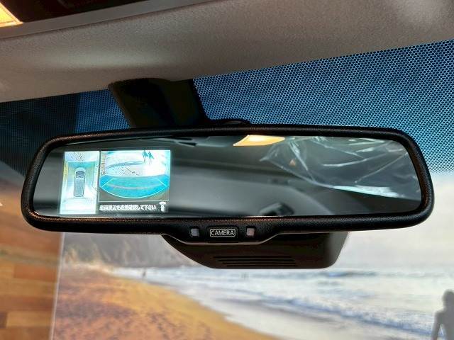 【パノラミックビューモニター】専用のカメラにより、上から見下ろしたような視点で360度クルマの周囲を確認することができます☆死角部分も確認しやすく、狭い場所での切り返しや駐車もスムーズに行えます。
