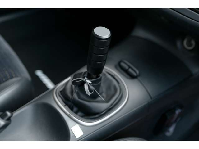 シフトノブは長過ぎず短過ぎず握りやすいです♪