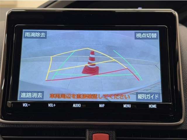 バックガイドモニター付きです。車の後方に小型カメラが付いており、バックする際の後方の様子をモニター上に表示します。
