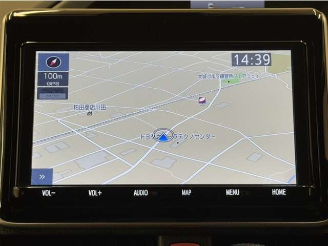 9インチナビ付きです。目的地を設定すれば、初めての場所でも簡単に行くことが出来ます。