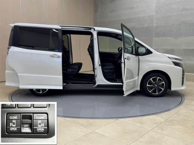 狭いスペースでも、隣の車を気にせず開閉出来るスライドドア。どんな場所でもドアを十分に大きく開くことが出来るので乗り降りや荷物を載せるのに便利です。