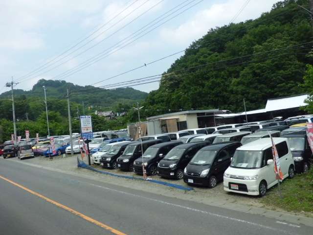 展示場や人件費等徹底したコストカットにより、お求め易い価格を実現しております。注文販売もしていますので、ご希望の車が展示場に無くても、予算に合わせたお車をお探しすることも可能です。