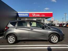 コンパクトなボディでどの年代の方にも乗りやすいお車になっております☆