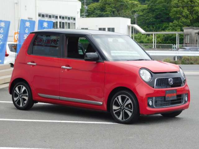 プラウドでは20代、30代のスタッフが元気よく対応させていただきます！「どんな車両があるのか見に来た」「ちょっと現車を見てみたい」などお気軽にご来店、ご相談ください♪
