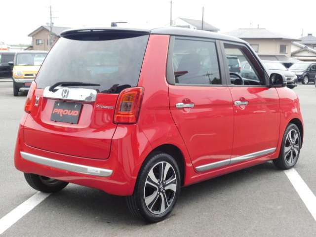車両入庫チェックではエンジン・機関系をはじめ、電装装備、内装など100項目以上のチェックをしています。試乗も行なっていますのでご安心下さい。