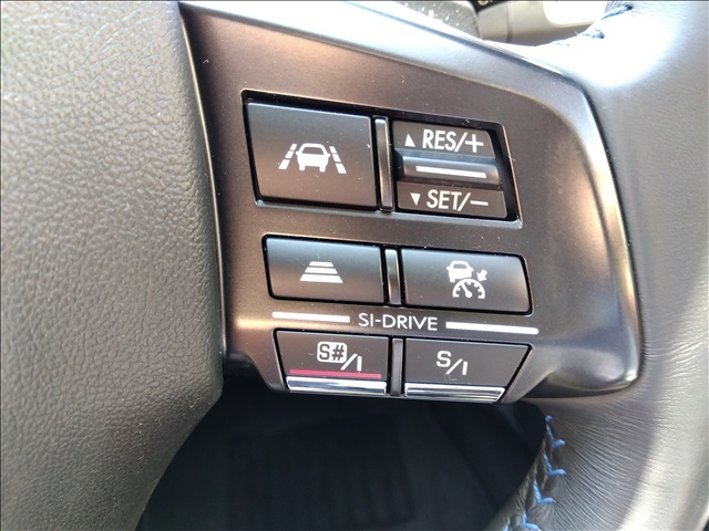 4WD☆禁煙☆走行6.8万キロ☆純正ナビ☆TV☆バックカメラ☆アイサイトVer3☆レーダークルーズ☆パドルシフト☆ハーフレザーシート☆前席パワーシート☆ETC☆LEDアクセサリーライナー☆試乗OK☆