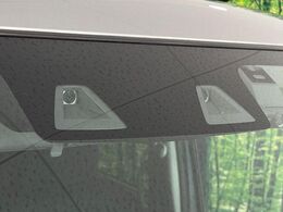 【スズキ　セーフティサポート】走行中に前方の車両等を認識し、衝突しそうな時は警報とブレーキで衝突回避と被害軽減をアシスト。より安全にドライブをお楽しみいただけます。
