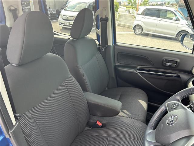 【運転席】座り心地が良いシートなので長時間の運転でも快適にお過ごしいただけます。新品のフロアマットのご注文も可能です。掲載箇所以外にご希望の写真がございましたらお気軽にお問い合わせ下さい。
