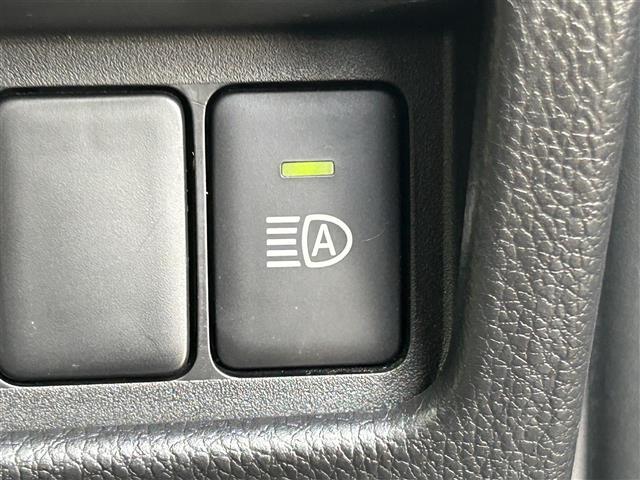 【アダプティブヘッドライト】先行車や対向車などの周りの状況に応じて、ハイビームまたはロービームを切り替え、さらに照射範囲を自動で調整します！常に運転しやすい視界を確保し、安全運転をサポートします。