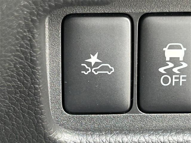 【エマージェンシーブレーキ】前方の車両や歩行者を検知し、衝突による事故回避をサポートします！機能には限界があるためご注意ください。
