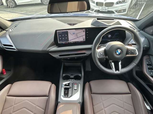 ☆センターパネルを運転席側に僅かに傾けたBMW独特のインパネ☆【駆け抜ける歓び】はここからもスタートしております☆