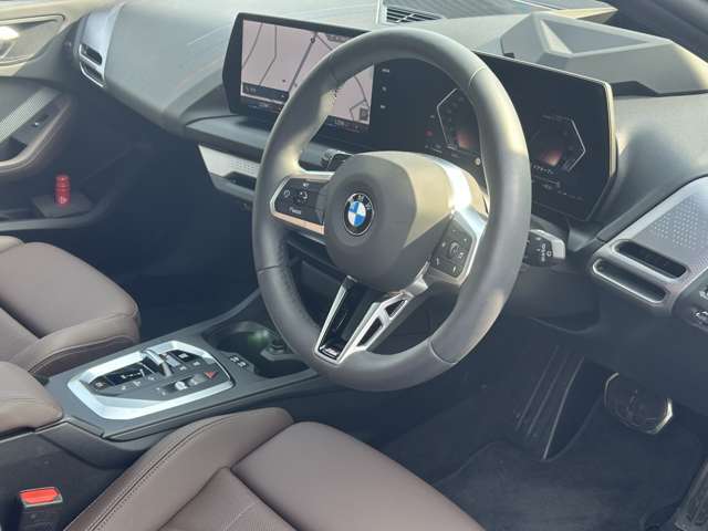 ☆センターパネルを運転席側に僅かに傾けたBMW独特のインパネ☆【駆け抜ける歓び】はここからもスタートしております☆