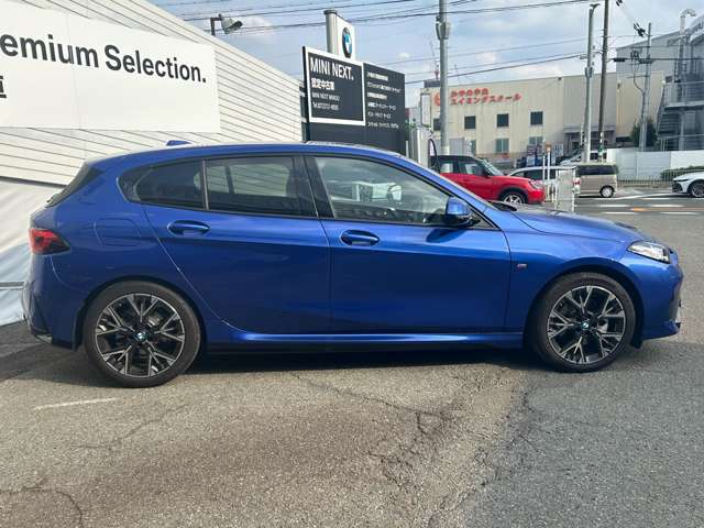 ☆BMWの前後重量配分50:50はエンジン自体をフロントタイヤよりも後ろにずらし、通常はエンジンルーム内に搭載される重量物であるバッテリーをトランクに移動させるなどして実現されています☆