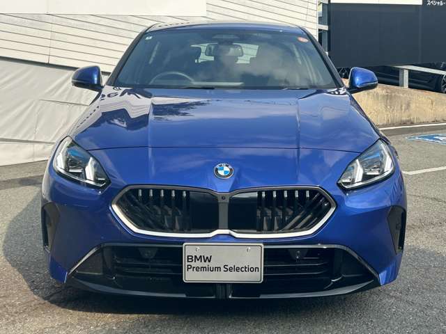 ☆BMWの代名詞とも言える【キドニーグリル】一目見ただけでBMW車であると認識できる確固たるアイコンとして存在感を放ちます☆