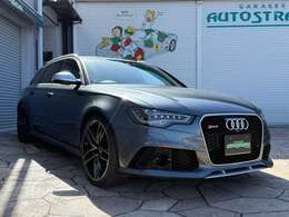 ボディーカラーグレーです。