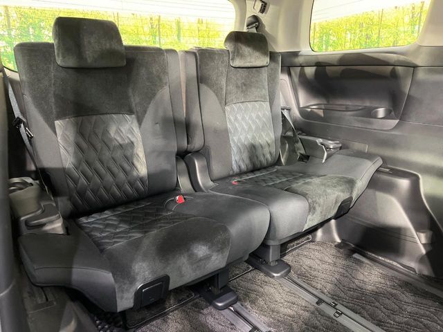 3列目シートはもちろん状態良好☆大人でもゆったりと座って頂けますので、大人数でのお出かけもラクラクです♪ご家族で、気の知れた仲間で、ドライブに行くのが楽しみですね♪