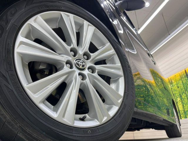 【純正アルミホイール】デザイン性の高い純正アルミホイールを装着しております。各種社外アルミホイールや、スタッドレスタイヤも取扱いしております。是非ご相談ください♪