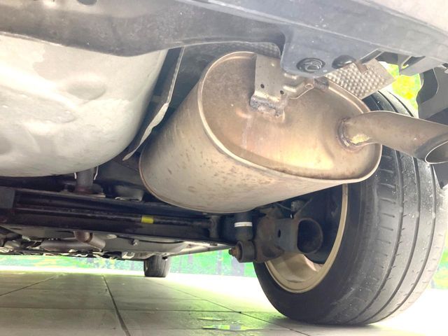 お車を安心してお乗りいただく為には、足回りの定期点検が欠かせません。サービスサポート（有償保証）では無料点検もご提供しており、安心のカーライフをお過ごしいただけるサポート体制が整っています。