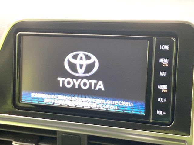 【純正ナビ】人気の純正ナビを装備しております。ナビの使いやすさはもちろん、オーディオ機能も充実！キャンプや旅行はもちろん、通勤や買い物など普段のドライブも楽しくなるはず♪