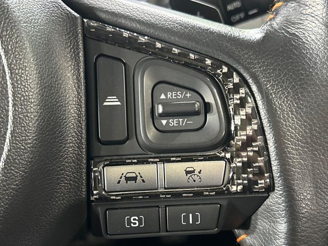 【全車速追従機能付クルーズコントロール】高速道路での長距離走行が楽に！！自動で速度を保つクルーズコントロールが、衝突軽減システムと連携し、前方の車両を感知して車間を保つように速度調節してくれます！！