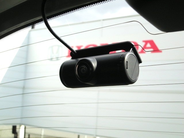 前後ともナビ連動型純正ドライブレコーダー付き。もしもの時も安心です。