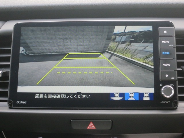 駐車が苦手な方にも安心の、バックカメラ装備です！