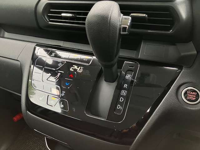 シフトレバー周辺の画像です