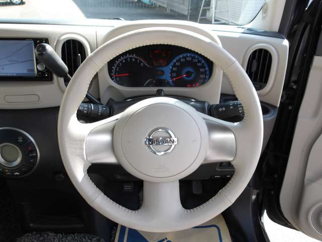 タイヤの山もまだ残っています。お客様が気になられる様でしたら、勿論新品タイヤでの納車等も可能ですのでなんなりとご要望下さい。