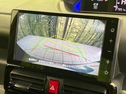 【バックカメラ】駐車時に後方がリアルタイム映像で確認できます。大型商業施設や立体駐車場での駐車時や、夜間のバック時に大活躍！運転スキルに関わらず、今や必須となった装備のひとつです！