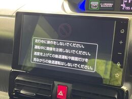 【ディスプレイオーディオ】お持ちのスマホやMP3プレイヤーとの無線接続で音楽再生が可能！コードで繋ぐわずらわしさも無く、手軽にお気に入りの音楽を楽しめます。