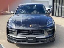 私たちは、お客様のこだわりに合った“世界にひとつ”だけの特別な車をご提案します。ジースクエア=車のあるライフスタイルを演出するセレクトショップです。