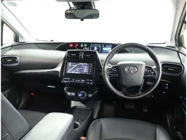 オシャレなインテリアで運転する気分も盛り上がりますよね＾＾