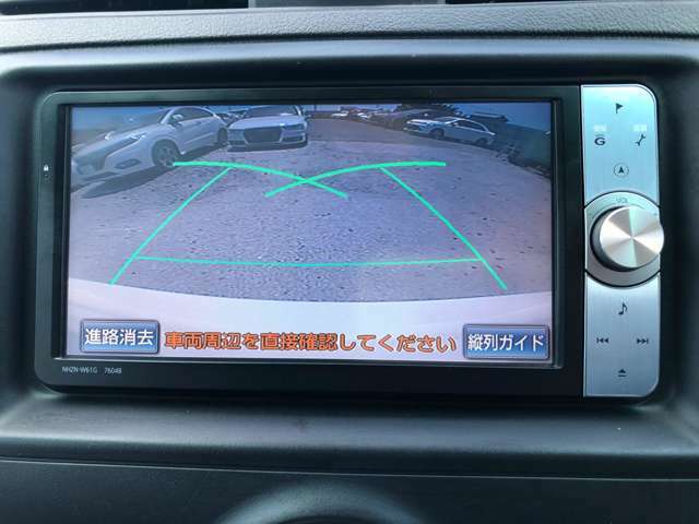 【バックカメラ】駐車時に後方がリアルタイム映像で確認できます。大型商業施設や立体駐車場での駐車時や、夜間のバック時に大活躍！運転スキルに関わらず、今や必須となった装備のひとつです！