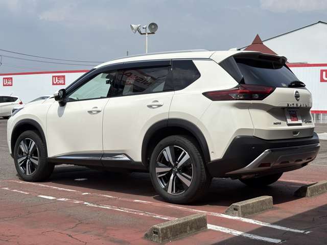 快適性や安全性能を潤沢に備えています。「自動車安全性能2023」において「ファイブスター賞」を獲得しました