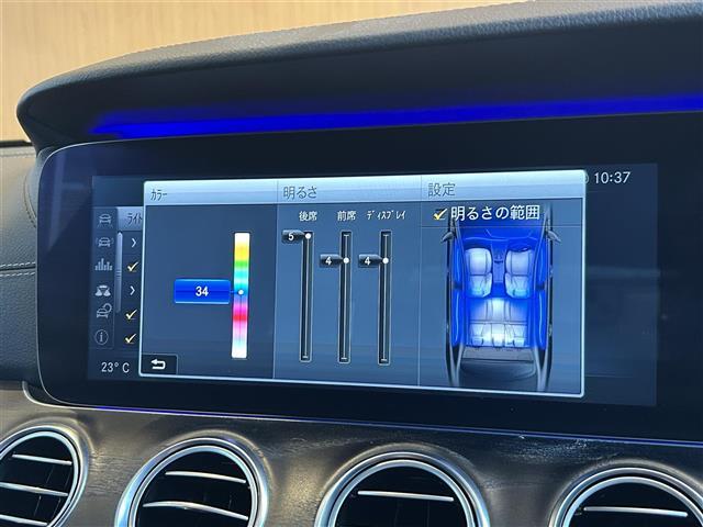 アンビエントライト：夜の車内をほんのり照らし、気分に合わせて自由に色を変えることができます！