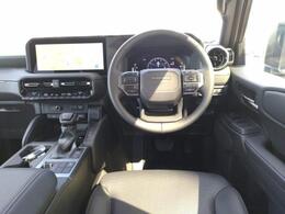 ルーフが高く見晴らしもいい★そしてナビモニターも見やすい位置で運転、ナビとも操作しやすいですよ！