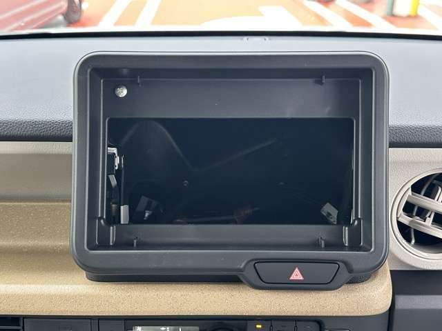 ★カーナビ本体￥49,000円～工賃￥17,000円（取付キット等含む）で取付できます。お客様に必要なカーナビも、当店取り扱いカーナビ10種類の中からご提案いたします！