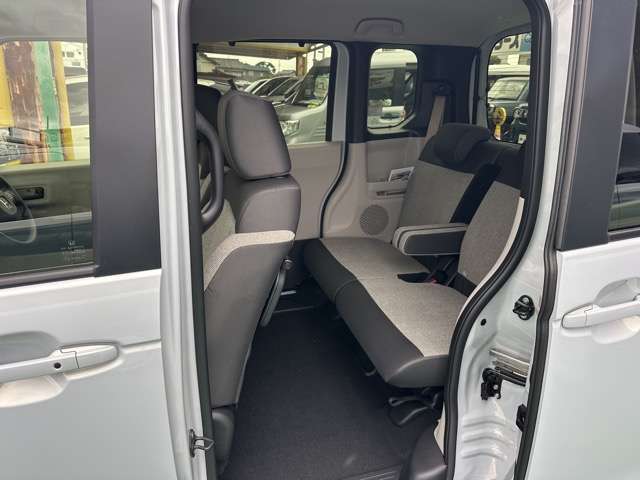 ★5年間新車保障★初度登録から5年間の新車保証が含まれています。長期間、安心してお乗り頂けます！保障費用は支払総額に含まれています！遠方のお客様は保証継承後、お近くのディーラーにて保証が受けられます！