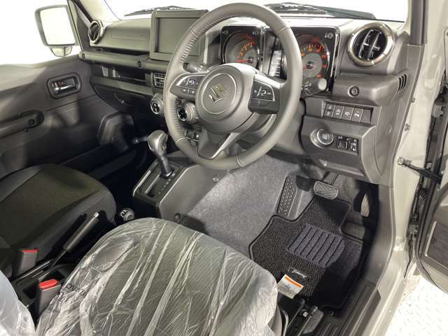 【インパネ全体】全方位で視界が広く、高い目線で運転もしやすいです！