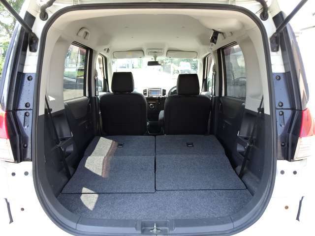 リアシートを倒せば荷物もたっぷりのせれます♪